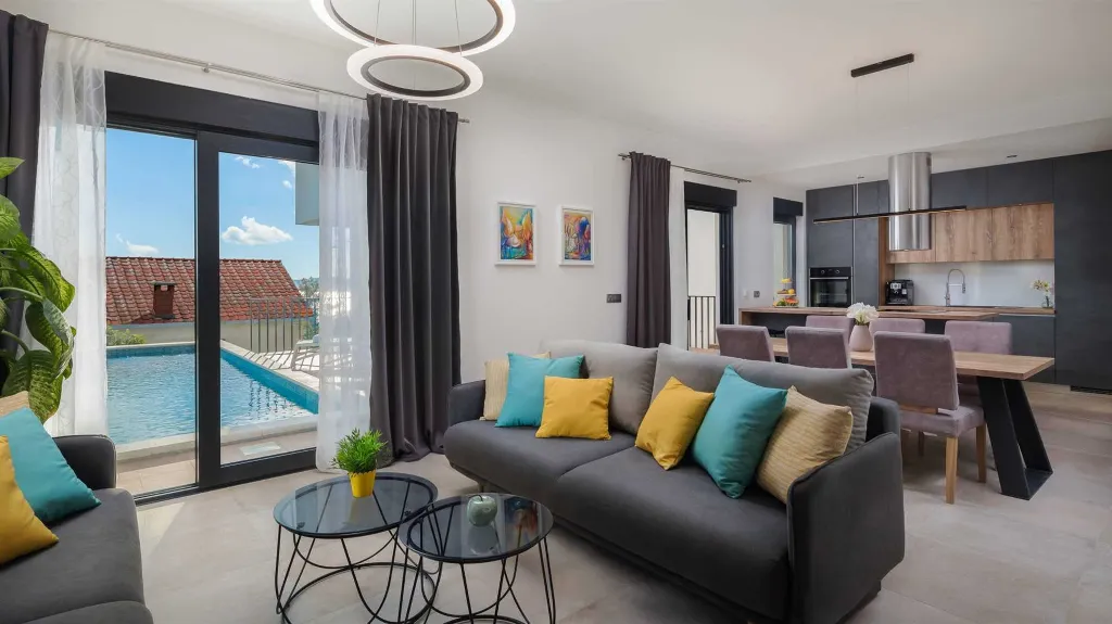 Contemporary Villa with Pool and Sea Views – Okrug Gornji