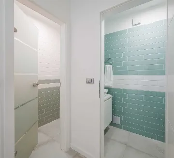 Contemporary Villa with Pool and Sea Views – Okrug Gornji