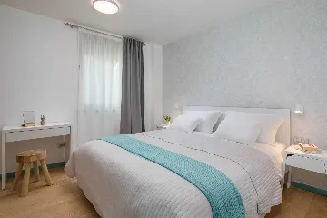 Contemporary Villa with Pool and Sea Views – Okrug Gornji