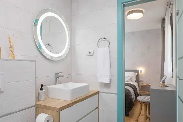 Contemporary Villa with Pool and Sea Views – Okrug Gornji