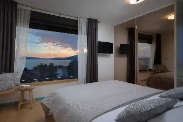 Contemporary Villa with Pool and Sea Views – Okrug Gornji