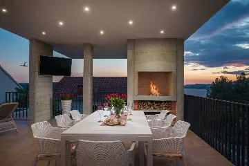 Contemporary Villa with Pool and Sea Views – Okrug Gornji