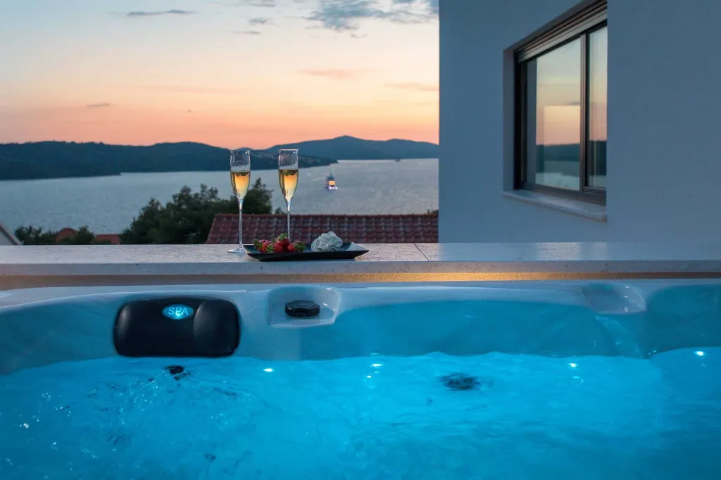 Contemporary Villa with Pool and Sea Views – Okrug Gornji