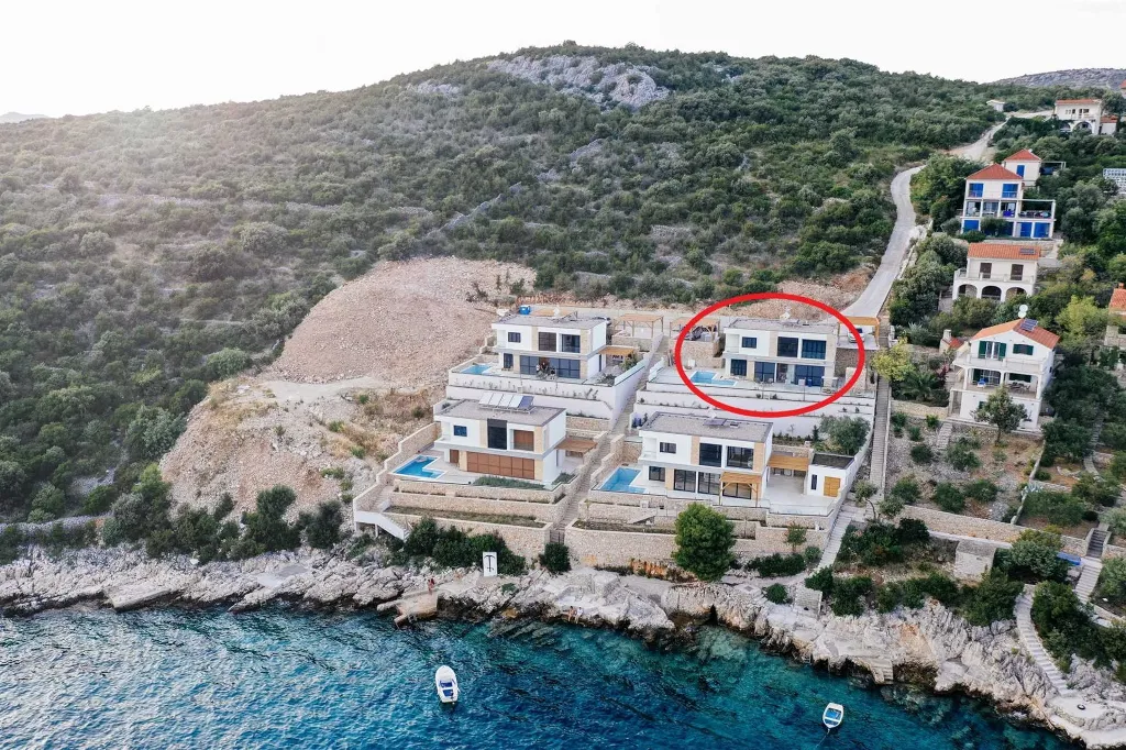 Contemporary Seaside Villa with Heated Pool in Vinišće