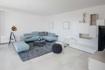 Contemporary Seaside Villa with Heated Pool in Vinišće