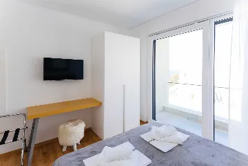 Contemporary Seaside Villa with Heated Pool in Vinišće