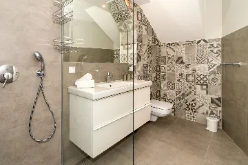 Seaside Retreat Villa with Pool in Kaštel Štafilić