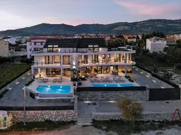 Seaside Retreat Villa with Pool in Kaštel Štafilić
