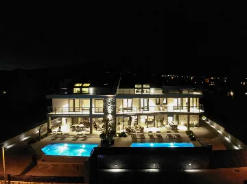 Seaside Retreat Villa with Pool in Kaštel Štafilić