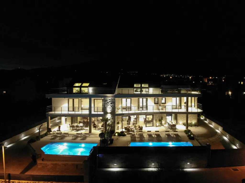 Seaside Retreat Villa with Pool in Kaštel Štafilić