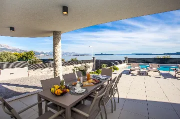 Seaside Retreat Villa with Pool in Kaštel Štafilić