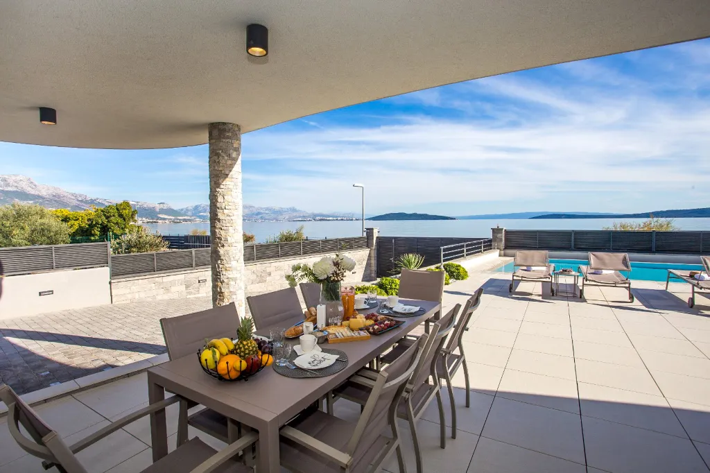 Seaside Retreat Villa with Pool in Kaštel Štafilić