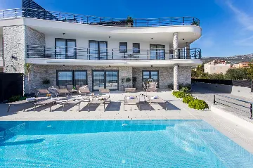 Seaside Retreat Villa with Pool in Kaštel Štafilić