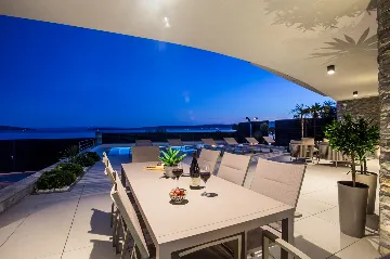 Seaside Retreat Villa with Pool in Kaštel Štafilić