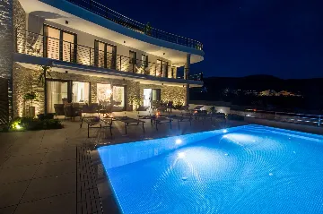 Seaside Retreat Villa with Pool in Kaštel Štafilić