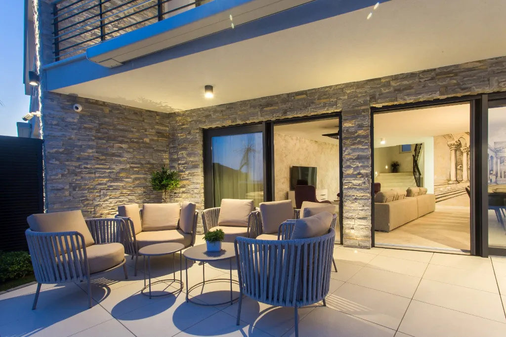 Seaside Retreat Villa with Pool in Kaštel Štafilić
