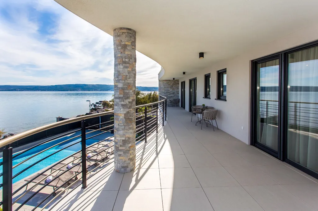 Seaside Retreat Villa with Pool in Kaštel Štafilić