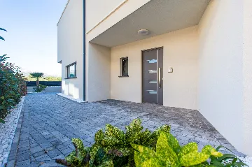 Seaside Retreat Villa with Pool in Kaštel Štafilić