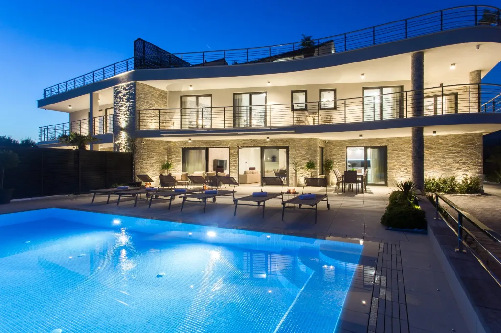 Seaside Retreat Villa with Pool in Kaštel Štafilić