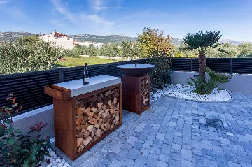 Seaside Retreat Villa with Pool in Kaštel Štafilić