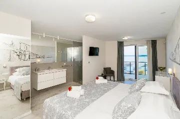 Seaside Retreat Villa with Pool in Kaštel Štafilić