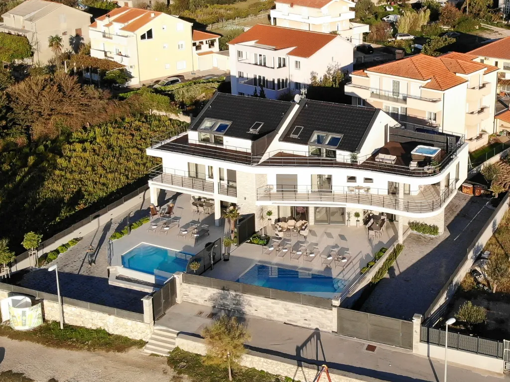 Seaside Retreat Villa with Pool in Kaštel Štafilić