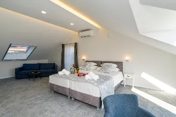 Seaside Retreat Villa with Pool in Kaštel Štafilić