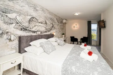 Seaside Retreat Villa with Pool in Kaštel Štafilić