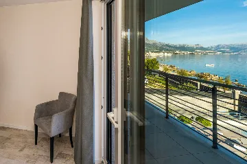 Seaside Retreat Villa with Pool in Kaštel Štafilić