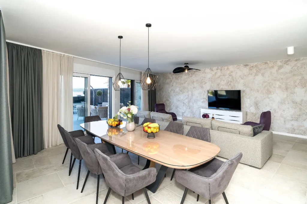 Seaside Retreat Villa with Pool in Kaštel Štafilić