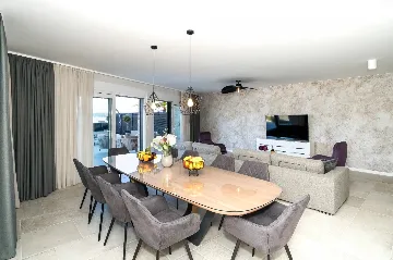 Seaside Retreat Villa with Pool in Kaštel Štafilić