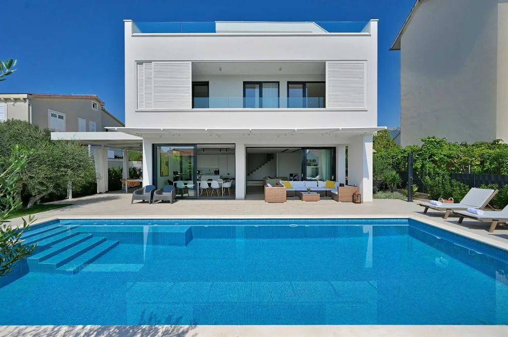 Spacious Seaside Villa with Pool in Kaštel Štafilić