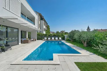 Spacious Seaside Villa with Pool in Kaštel Štafilić