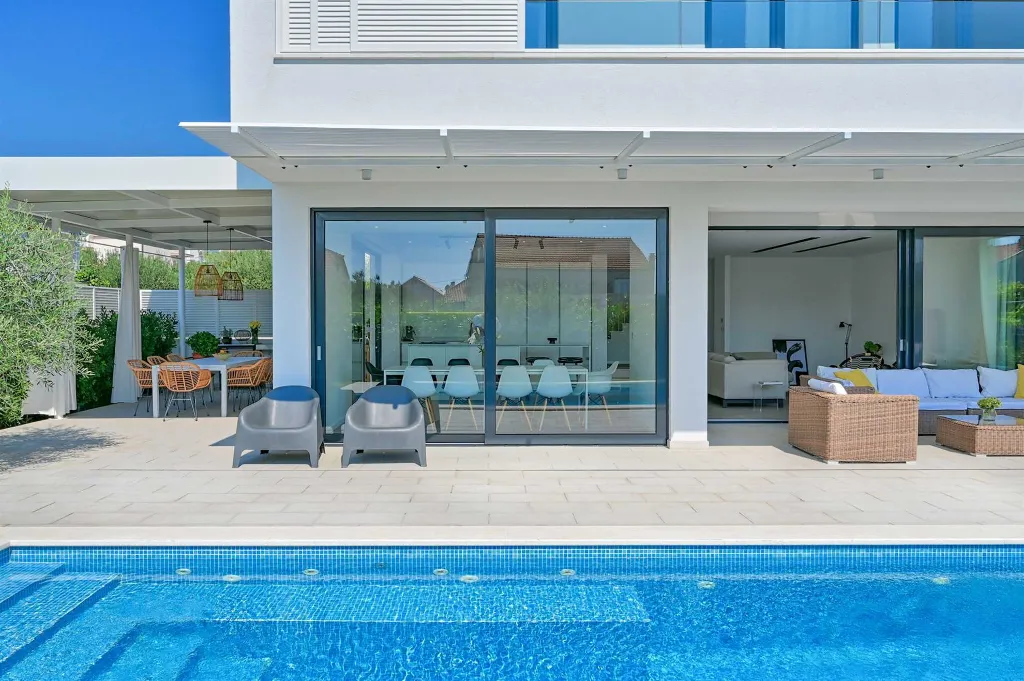 Spacious Seaside Villa with Pool in Kaštel Štafilić