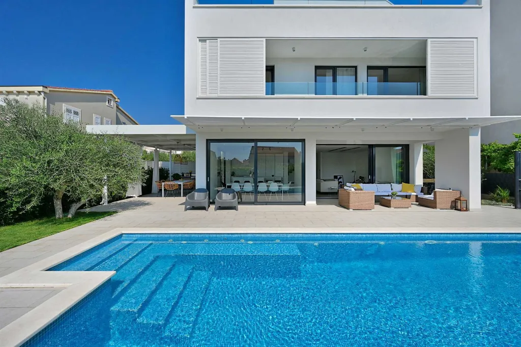 Spacious Seaside Villa with Pool in Kaštel Štafilić