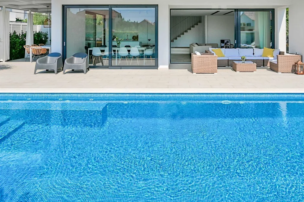 Spacious Seaside Villa with Pool in Kaštel Štafilić