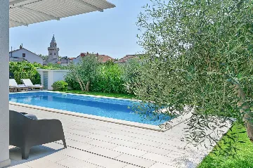 Spacious Seaside Villa with Pool in Kaštel Štafilić