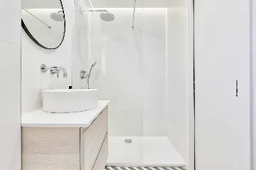 Spacious Seaside Villa with Pool in Kaštel Štafilić