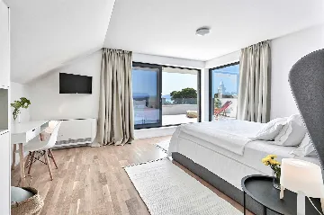 Spacious Seaside Villa with Pool in Kaštel Štafilić