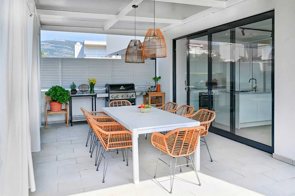 Spacious Seaside Villa with Pool in Kaštel Štafilić