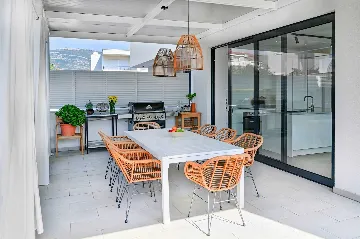 Spacious Seaside Villa with Pool in Kaštel Štafilić