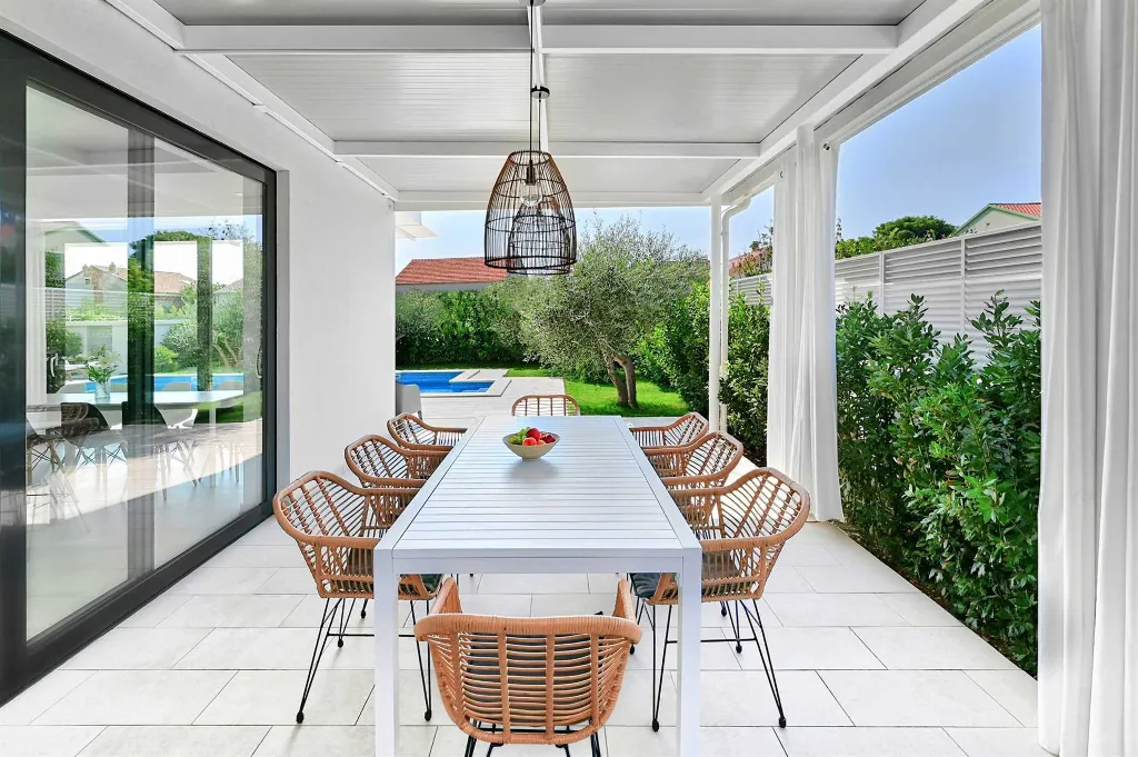 Spacious Seaside Villa with Pool in Kaštel Štafilić