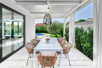 Spacious Seaside Villa with Pool in Kaštel Štafilić