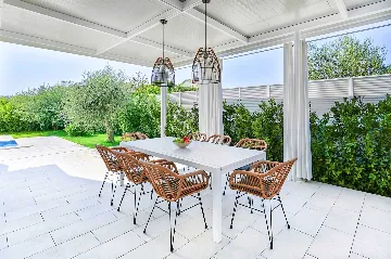 Spacious Seaside Villa with Pool in Kaštel Štafilić