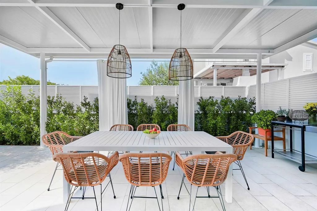 Spacious Seaside Villa with Pool in Kaštel Štafilić