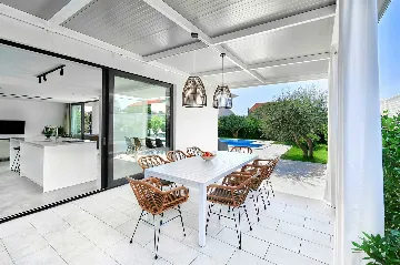 Spacious Seaside Villa with Pool in Kaštel Štafilić