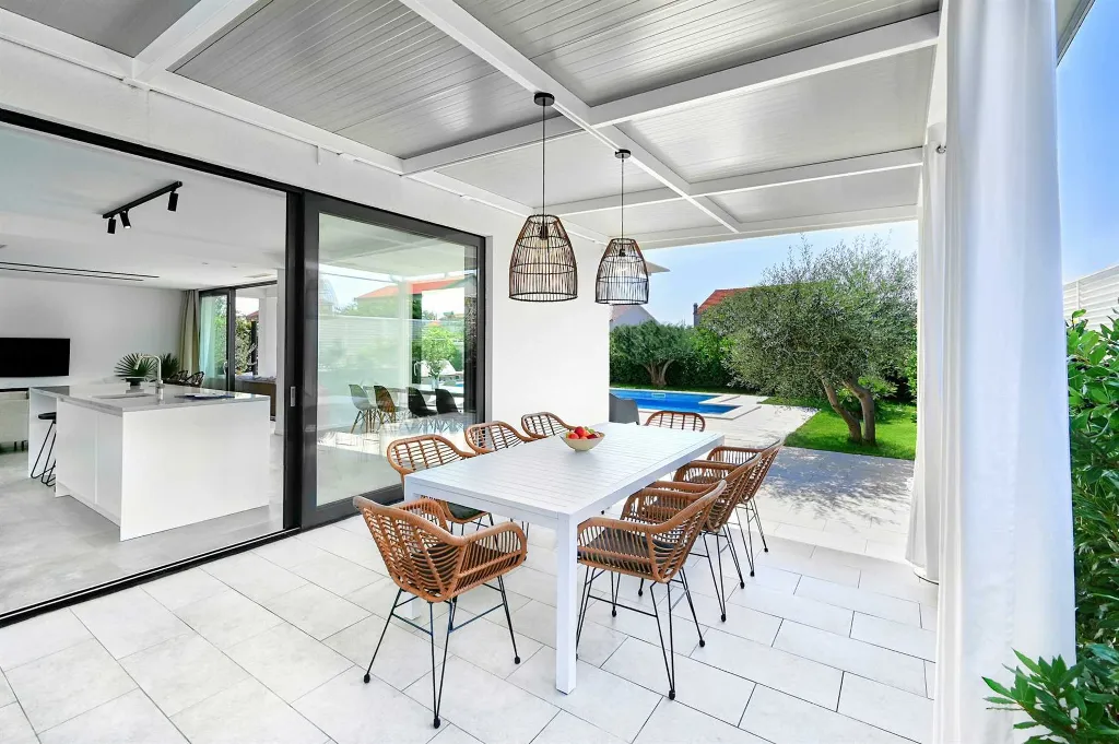 Spacious Seaside Villa with Pool in Kaštel Štafilić