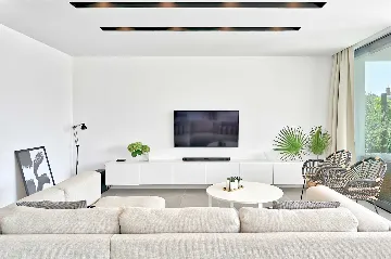 Spacious Seaside Villa with Pool in Kaštel Štafilić