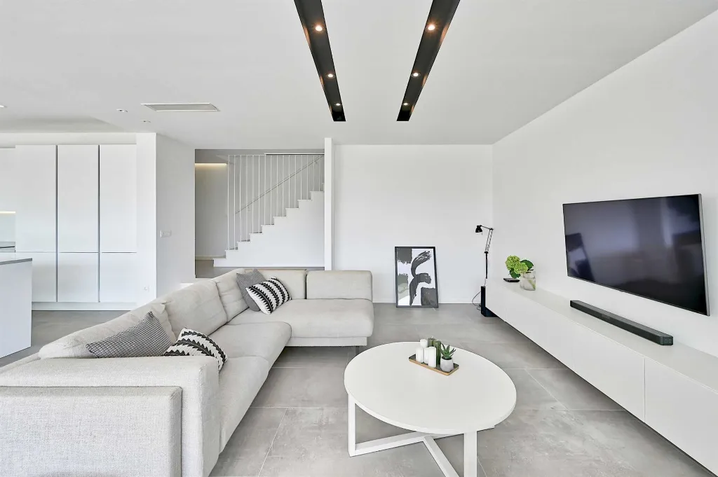 Spacious Seaside Villa with Pool in Kaštel Štafilić