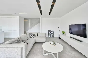 Spacious Seaside Villa with Pool in Kaštel Štafilić